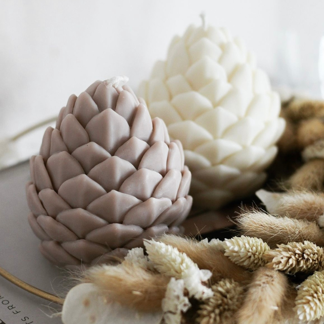 Dekokerze Tannenzapfen