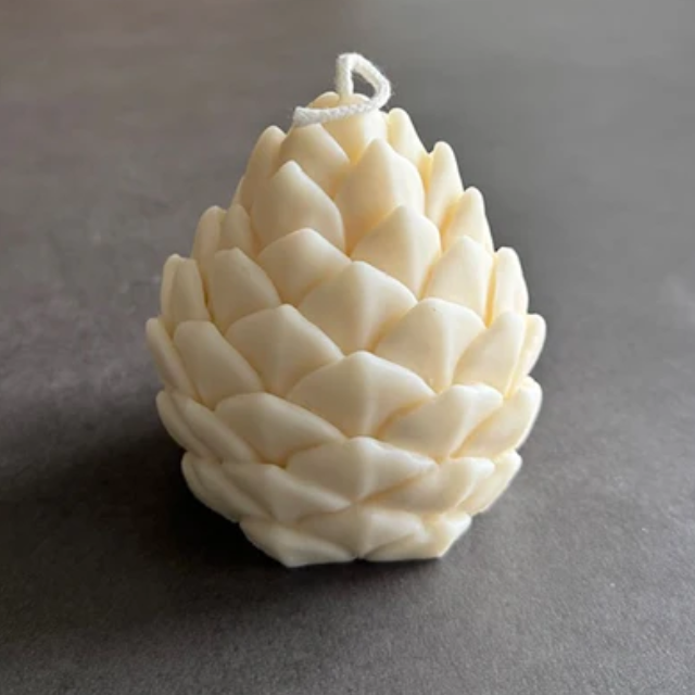 Dekokerze Tannenzapfen