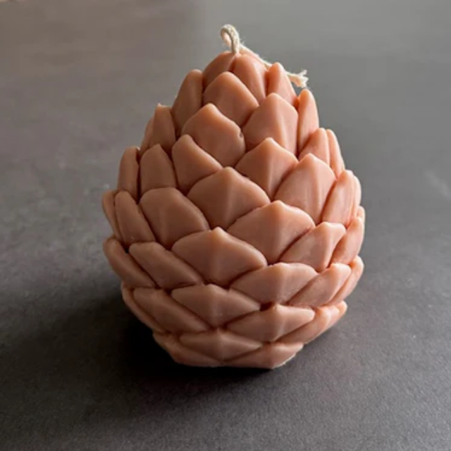 Dekokerze Tannenzapfen